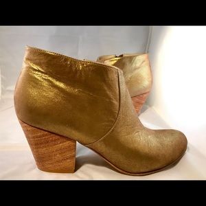 Fortress of Inca Adriana metallic gold booties